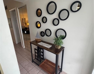 1900 Alamanda Drive - Photo Thumbnail 5
