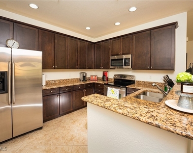 8986 Cambria Circle - Photo Thumbnail 6