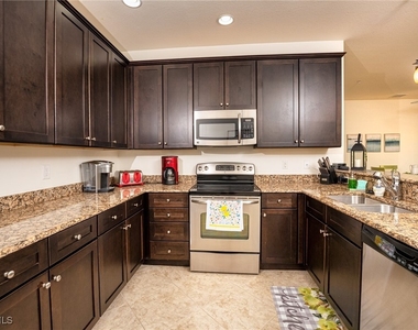 8986 Cambria Circle - Photo Thumbnail 7