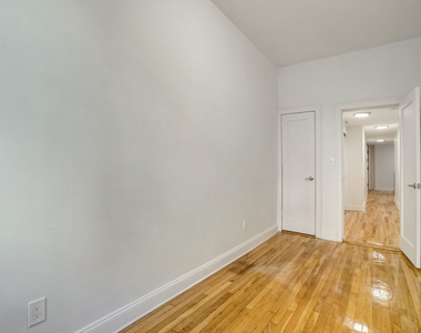 275 West 22nd Street - Photo Thumbnail 5