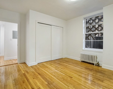 275 West 22nd Street - Photo Thumbnail 4