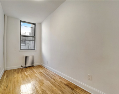 275 West 22nd Street - Photo Thumbnail 6