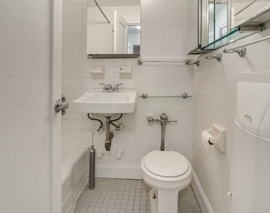 275 West 22nd Street - Photo Thumbnail 8