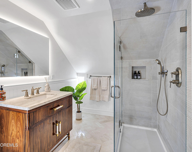 226 Sylvania Avenue - Photo Thumbnail 17