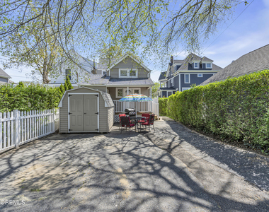 226 Sylvania Avenue - Photo Thumbnail 18