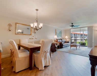 820 S Hollybrook Drive - Photo Thumbnail 12