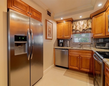 820 S Hollybrook Drive - Photo Thumbnail 8