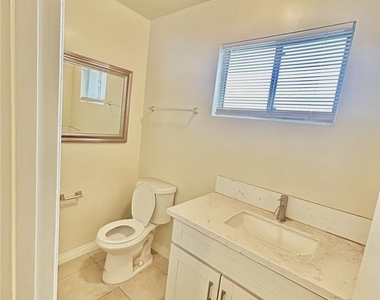 922 W Duarte Rd - Photo Thumbnail 10