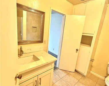 922 W Duarte Rd - Photo Thumbnail 15