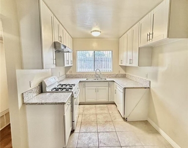 922 W Duarte Rd - Photo Thumbnail 9