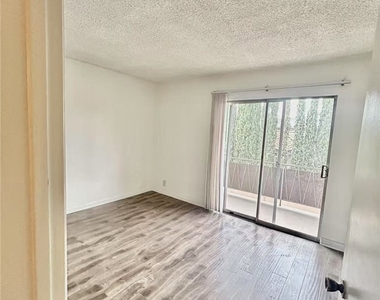 922 W Duarte Rd - Photo Thumbnail 11