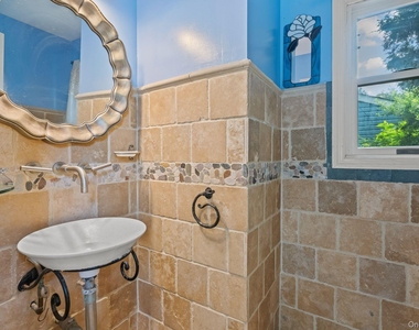 13 Whitney Circle - Photo Thumbnail 17