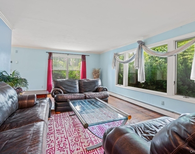 13 Whitney Circle - Photo Thumbnail 7