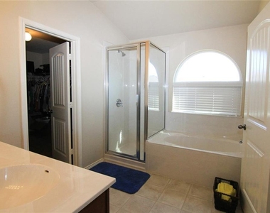 2705 Overton St - Photo Thumbnail 9