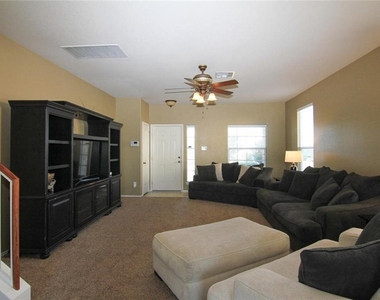 2705 Overton St - Photo Thumbnail 3