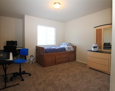 2705 Overton St - Photo Thumbnail 11