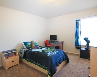 2705 Overton St - Photo Thumbnail 13