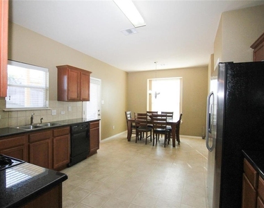 2705 Overton St - Photo Thumbnail 5