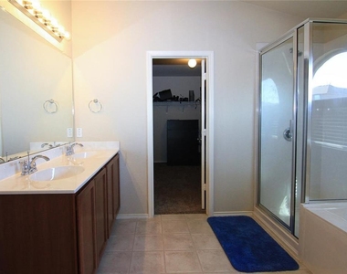 2705 Overton St - Photo Thumbnail 8