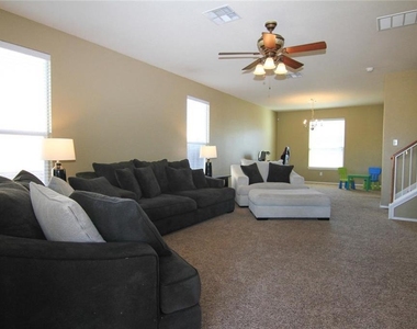 2705 Overton St - Photo Thumbnail 2