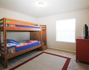 2705 Overton St - Photo Thumbnail 12