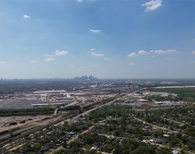 410 Clinton Park Street - Photo Thumbnail 19