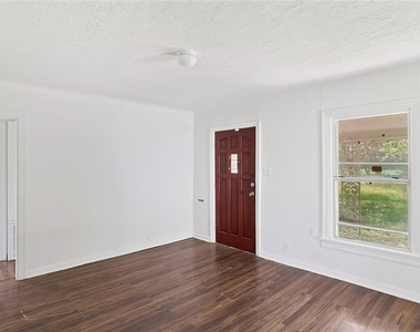 410 Clinton Park Street - Photo Thumbnail 8