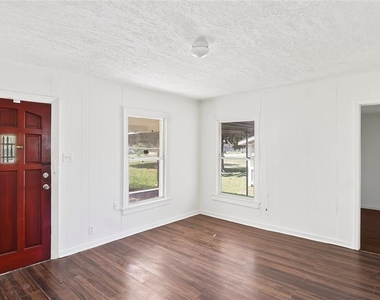 410 Clinton Park Street - Photo Thumbnail 7