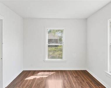 410 Clinton Park Street - Photo Thumbnail 5