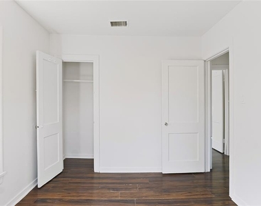 410 Clinton Park Street - Photo Thumbnail 10