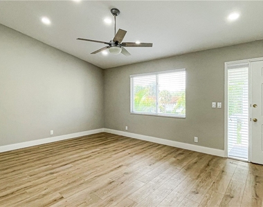 707 Neapolitan Way - Photo Thumbnail 2