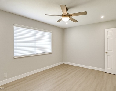 707 Neapolitan Way - Photo Thumbnail 11