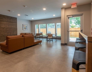 1515 Roosevelt Avenue - Photo Thumbnail 11