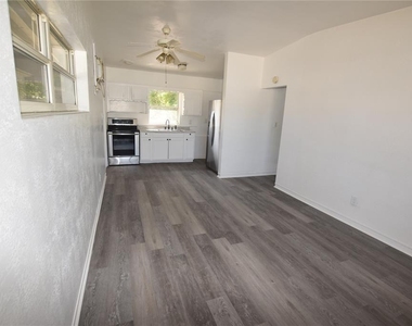 104 W Lancaster Road - Photo Thumbnail 8
