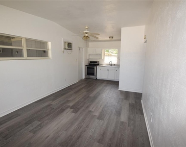 104 W Lancaster Road - Photo Thumbnail 7