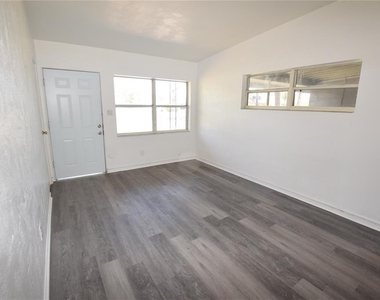 104 W Lancaster Road - Photo Thumbnail 10