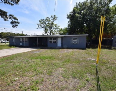 104 W Lancaster Road - Photo Thumbnail 2
