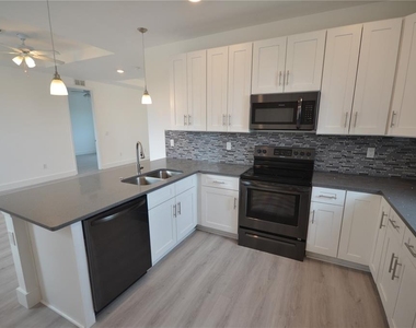 8581 Agate Street - Photo Thumbnail 4