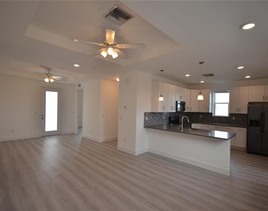 8581 Agate Street - Photo Thumbnail 5