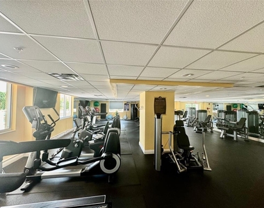 800 N Tamiami Trail - Photo Thumbnail 17