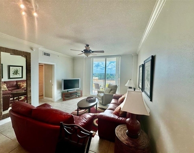 800 N Tamiami Trail - Photo Thumbnail 10