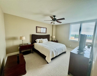 800 N Tamiami Trail - Photo Thumbnail 13