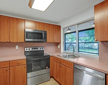 9351 Lime Bay Boulevard - Photo Thumbnail 5