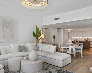 525 N Fort Lauderdale Beach Boulevard - Photo Thumbnail 2