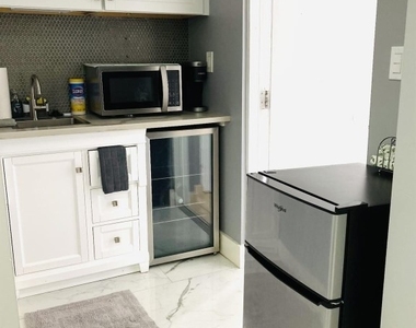2640 Ne 10th Terrace - Photo Thumbnail 14