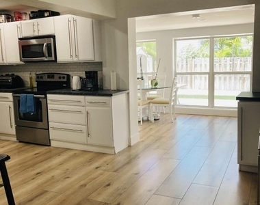 2640 Ne 10th Terrace - Photo Thumbnail 5