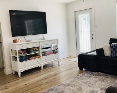 2640 Ne 10th Terrace - Photo Thumbnail 1