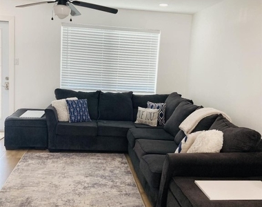 2640 Ne 10th Terrace - Photo Thumbnail 2