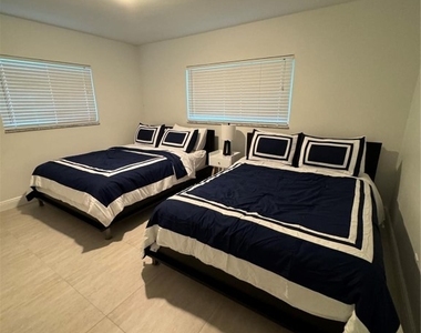 5921 Sw 17th Court - Photo Thumbnail 3