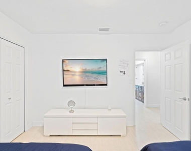 5921 Sw 17th Court - Photo Thumbnail 22